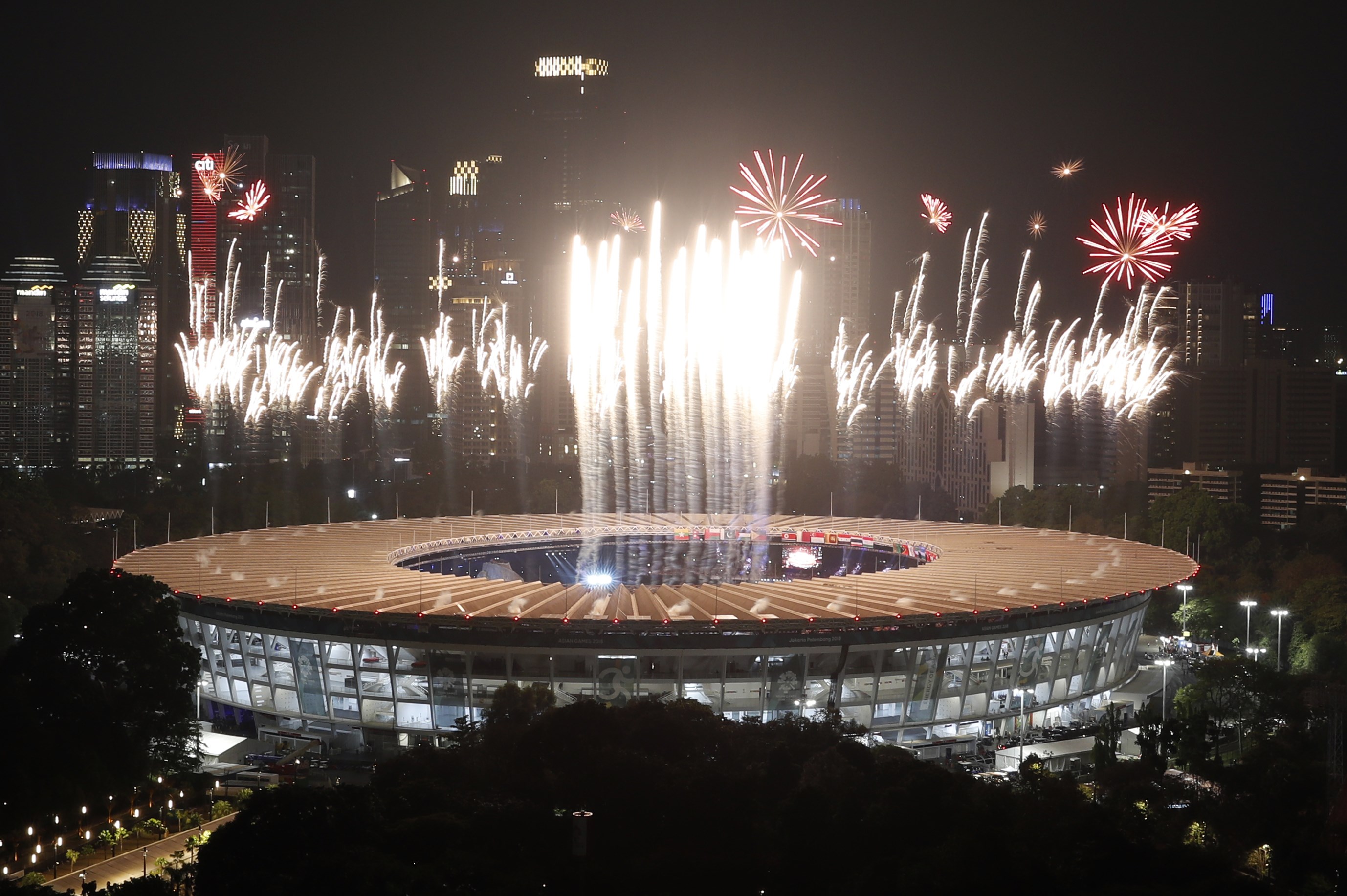 الألعاب النارية تهيمن على المشهد فى افتتاح دورة الألعاب الآسيوية