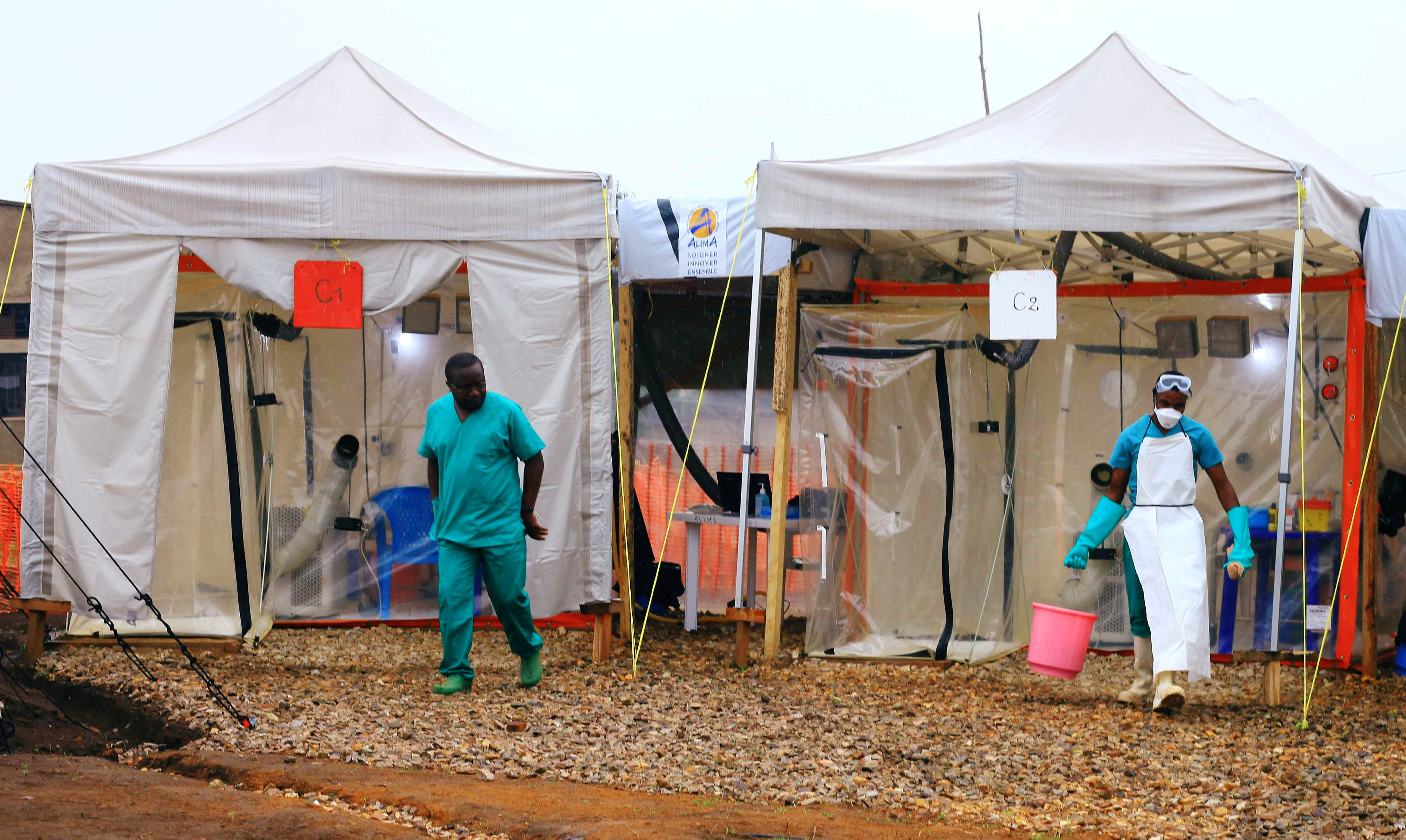 إقامة مخيمات للمصابيين بالايبولا
