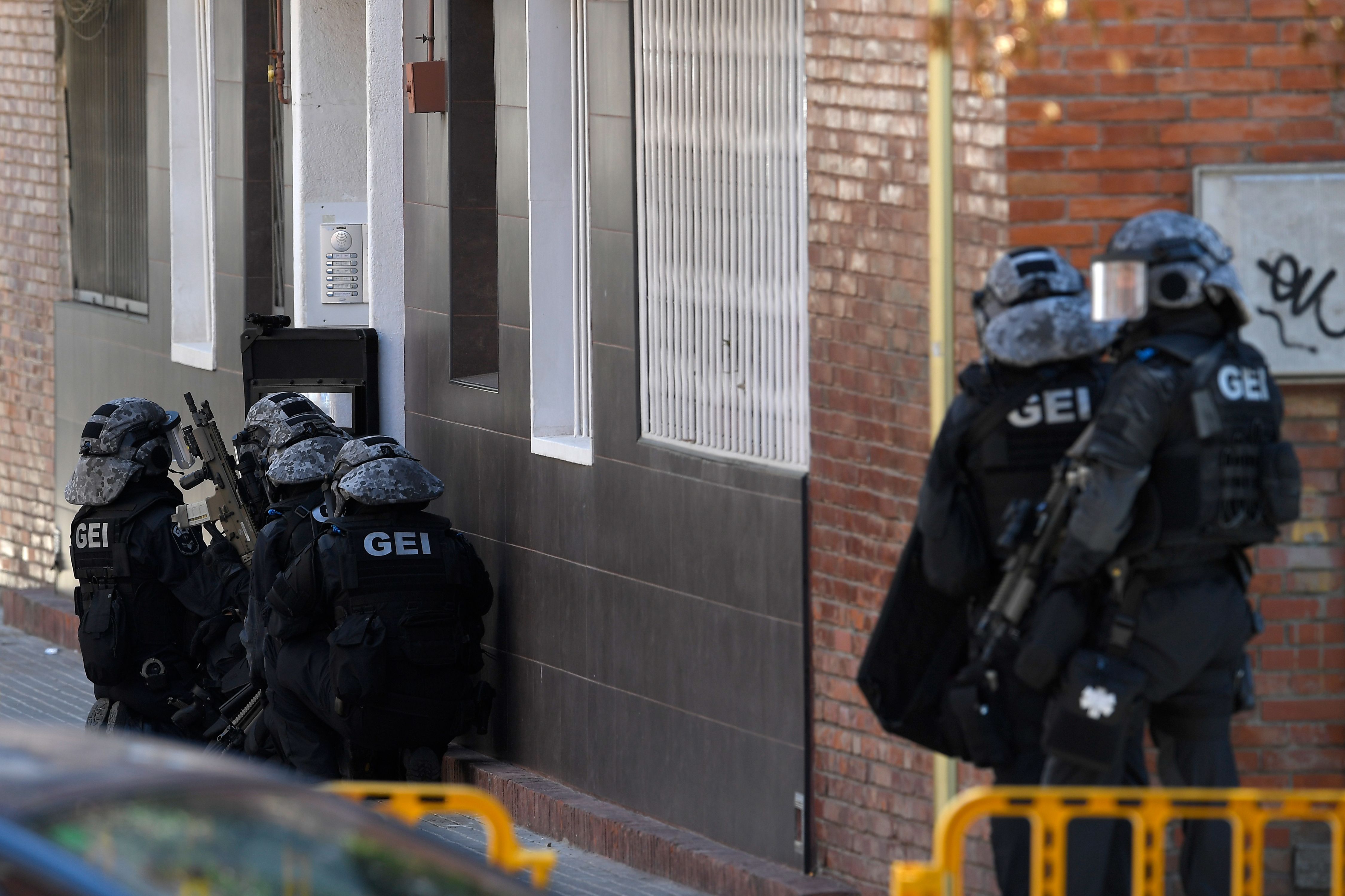 قوات الشرطة الأسبانية بعد الهجوم