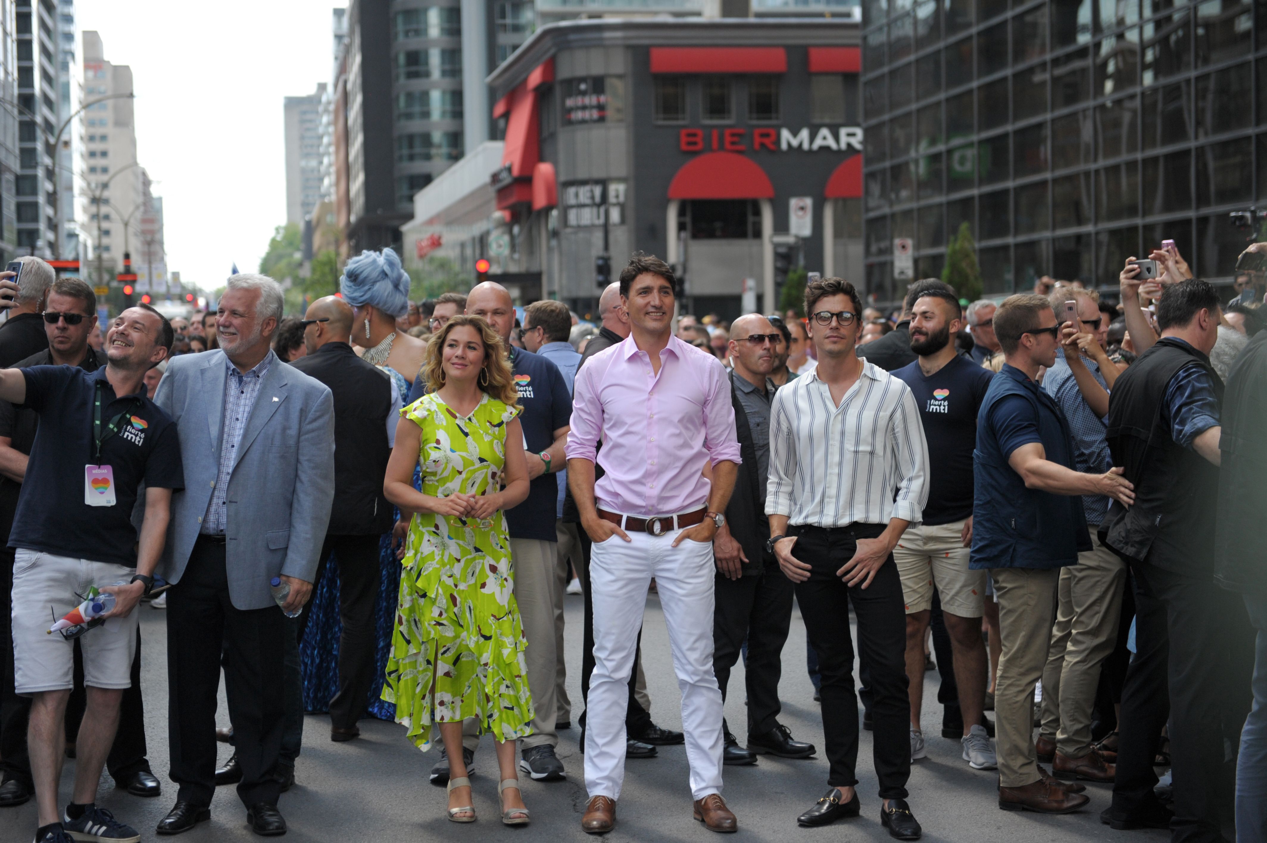 رئيس وزراء كندا  ترودو  وزوجته يقودان مسيرة للمثليين