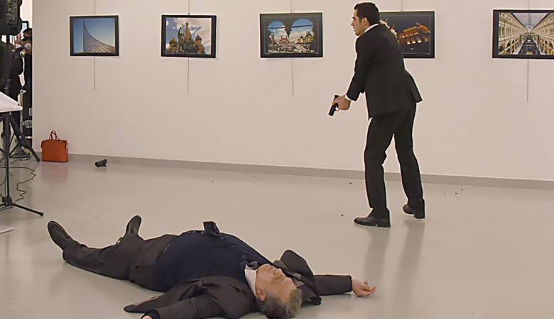 لحظة مقتل السفير الروسى فى أنقرة