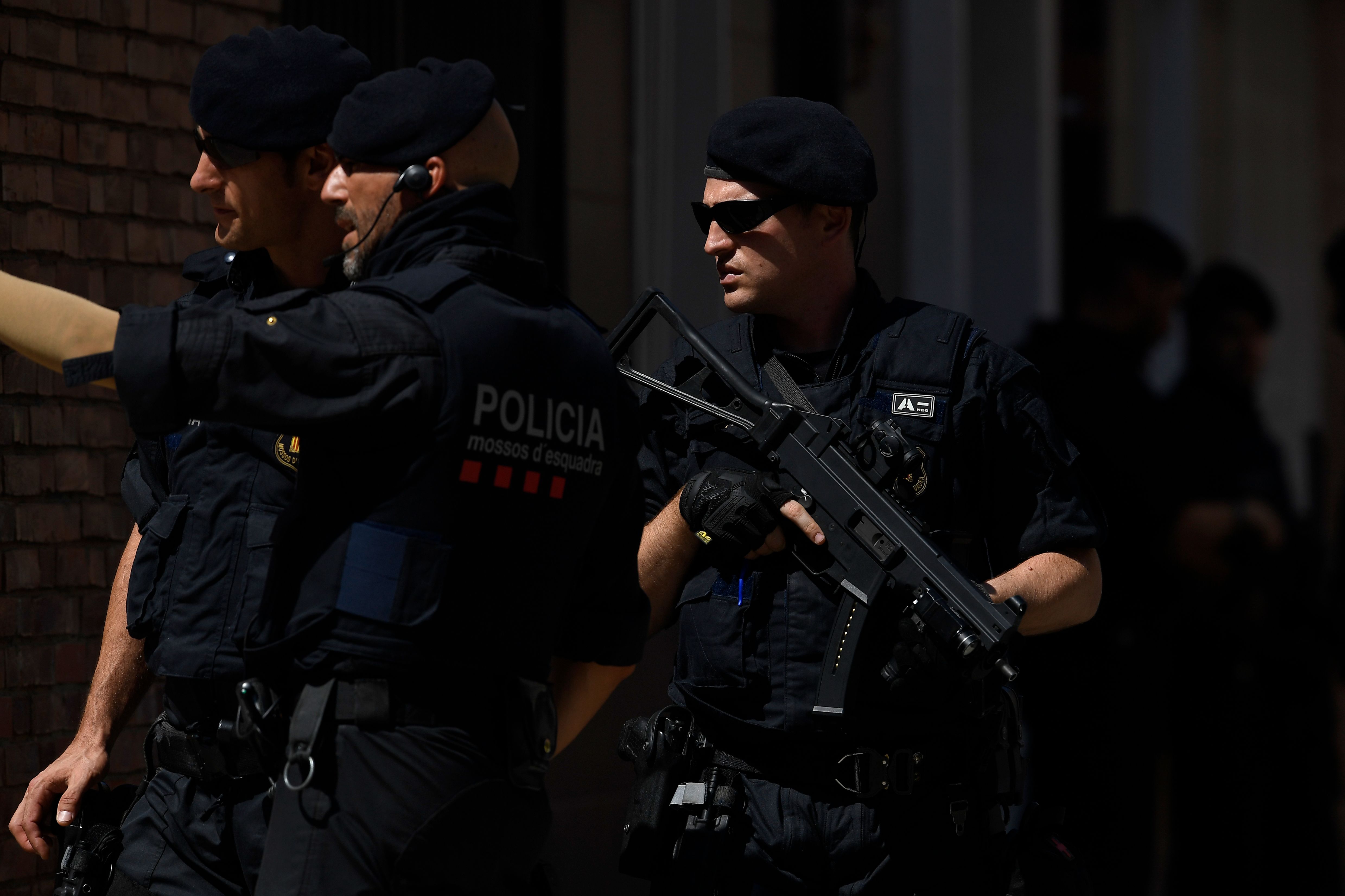 حالة استعداد بين أفراد الشرطة الأسبانية