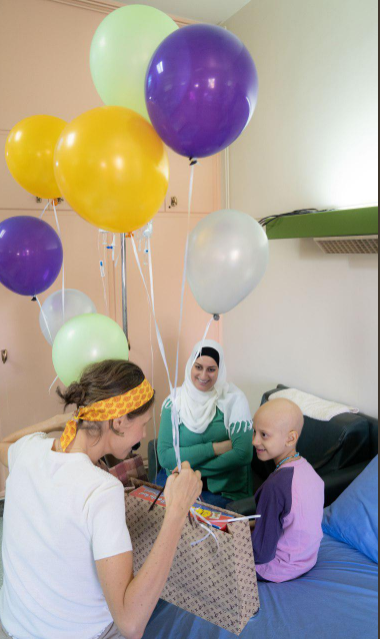 أسماء الأسد مع أطفال السرطان