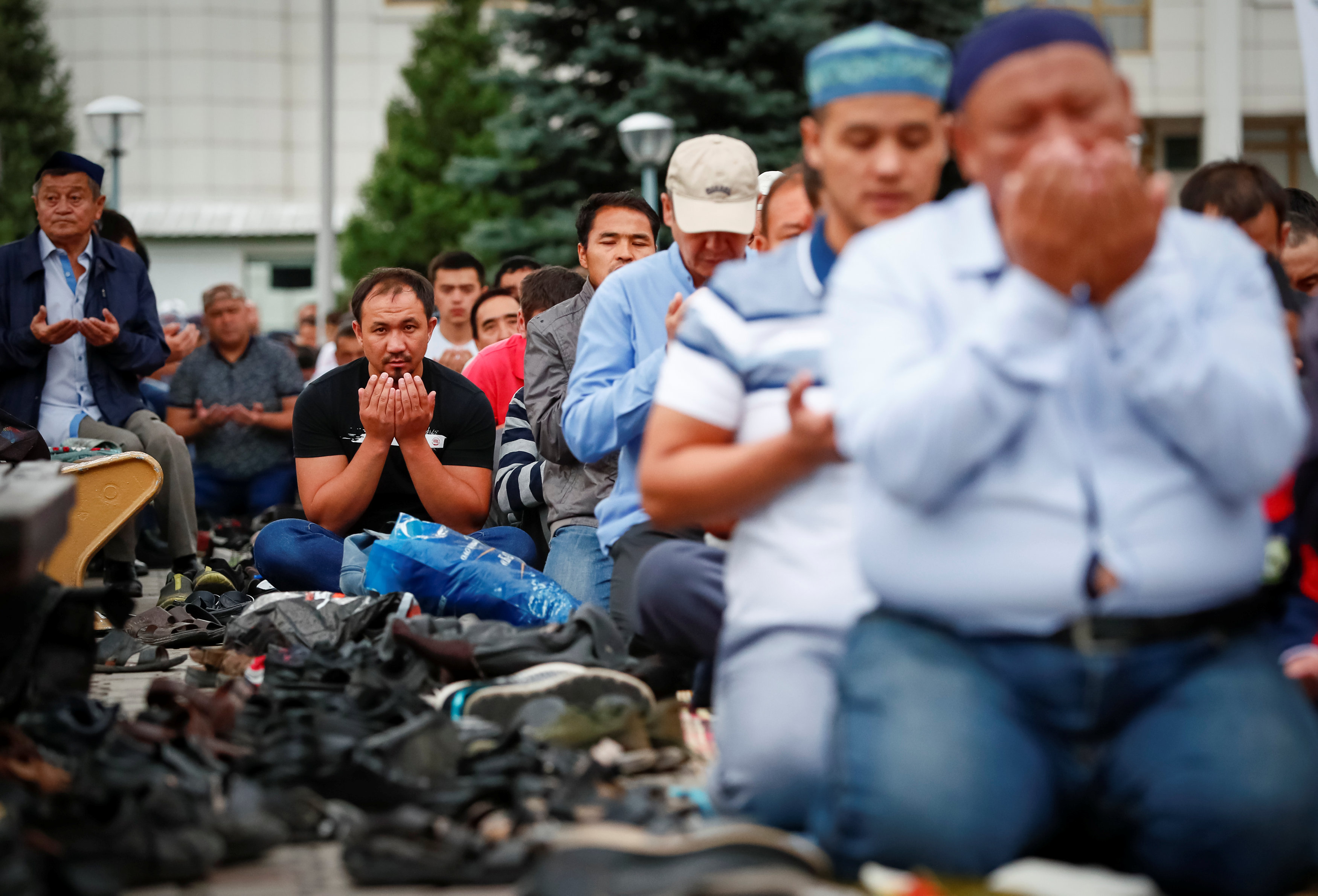 مسلمو كازاخستان يحتشدون لصلاة العيد