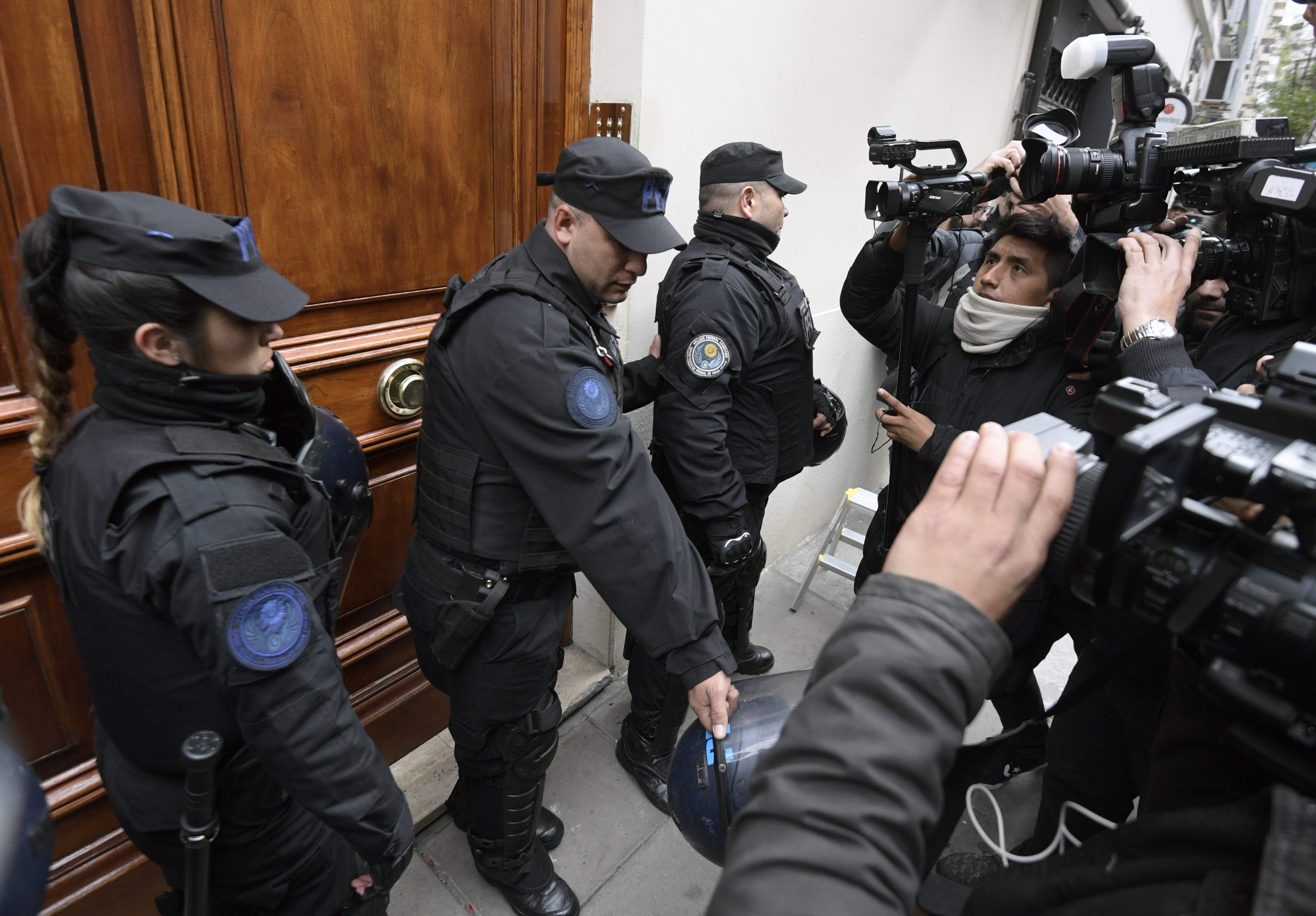 الشرطة الارجنتينية تداهم منزل رئيسة البلاد السابقة كيرشنر