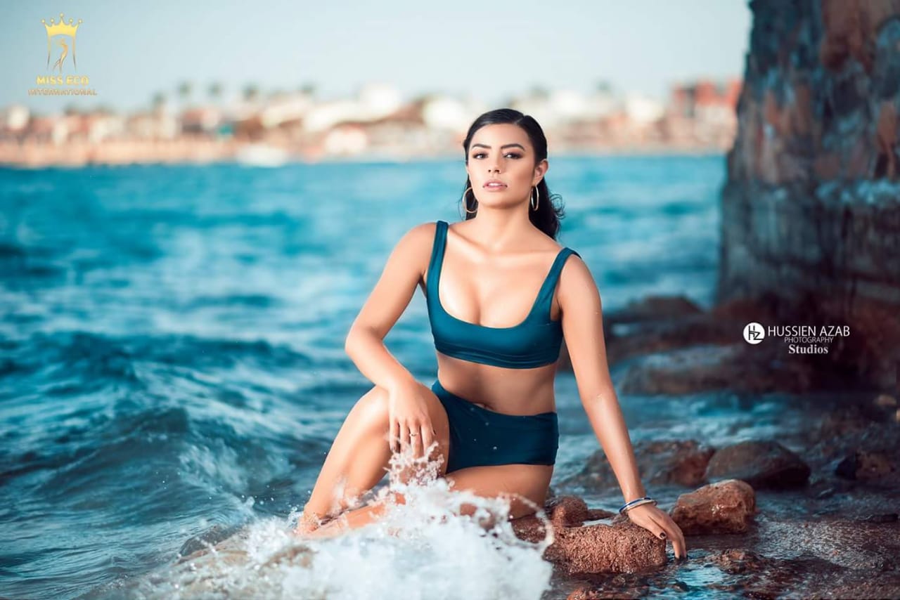 ملكة جمال العالم على الشواطئ المصرية (12)