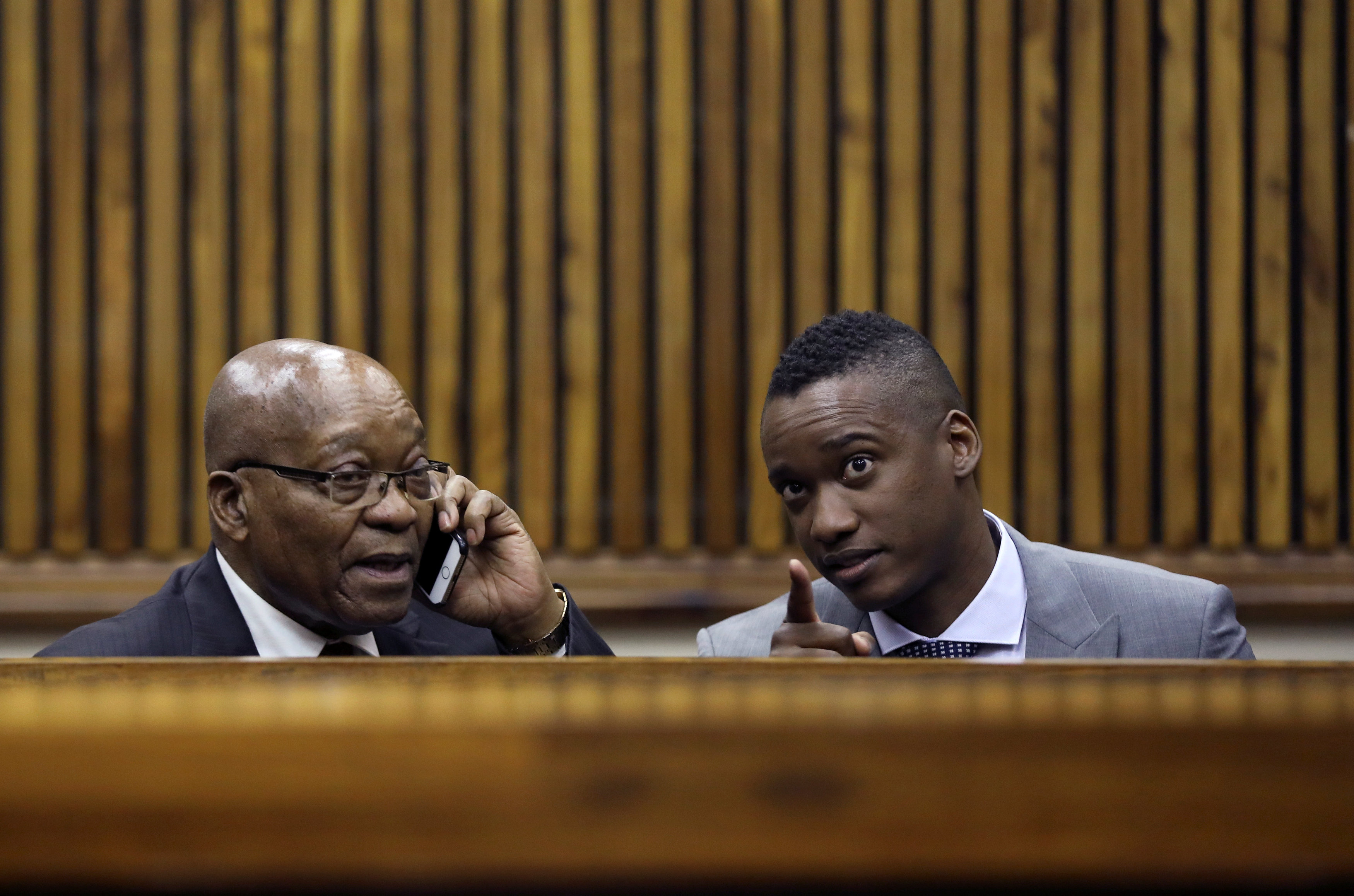  زوما يرد أثناء مثوله أمام المحكمة لابنه بجنوب إفريقيا