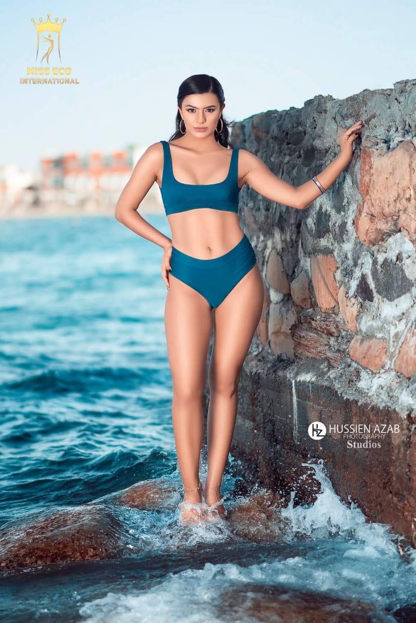ملكة جمال العالم على الشواطئ المصرية (8)