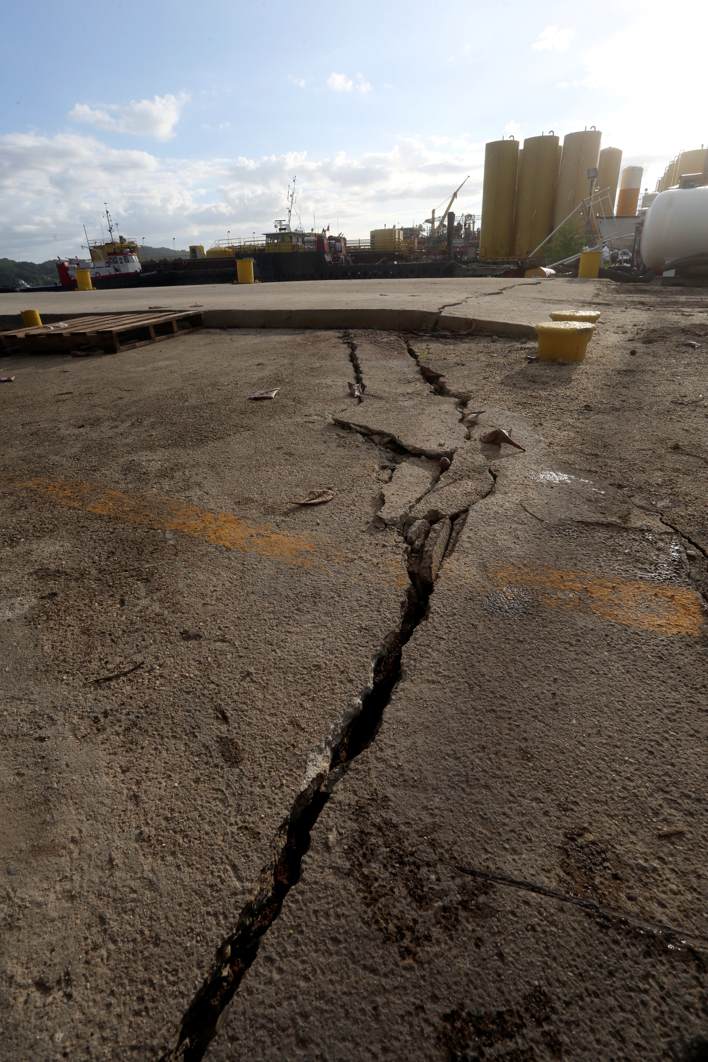 تشققات أرضية فى زلزال فنزويلا 