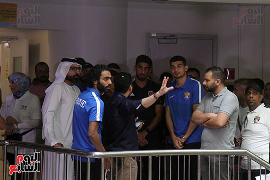 صور حسين الشحات يقود لاعبى العين والوحدة لزيارة مستشفى 57357 (27)