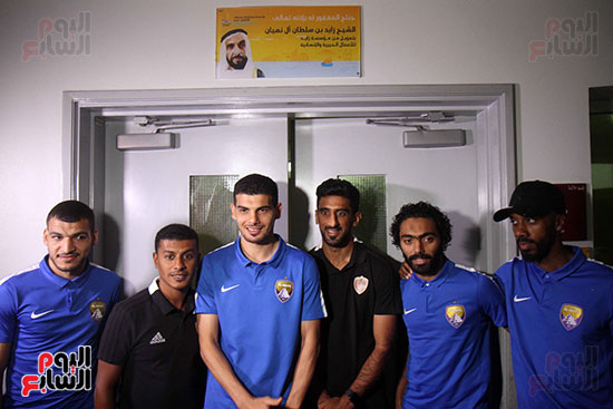 صور حسين الشحات يقود لاعبى العين والوحدة لزيارة مستشفى 57357 (25)