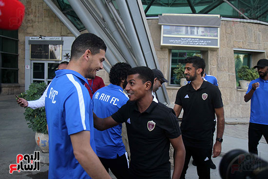 صور حسين الشحات يقود لاعبى العين والوحدة لزيارة مستشفى 57357 (3)