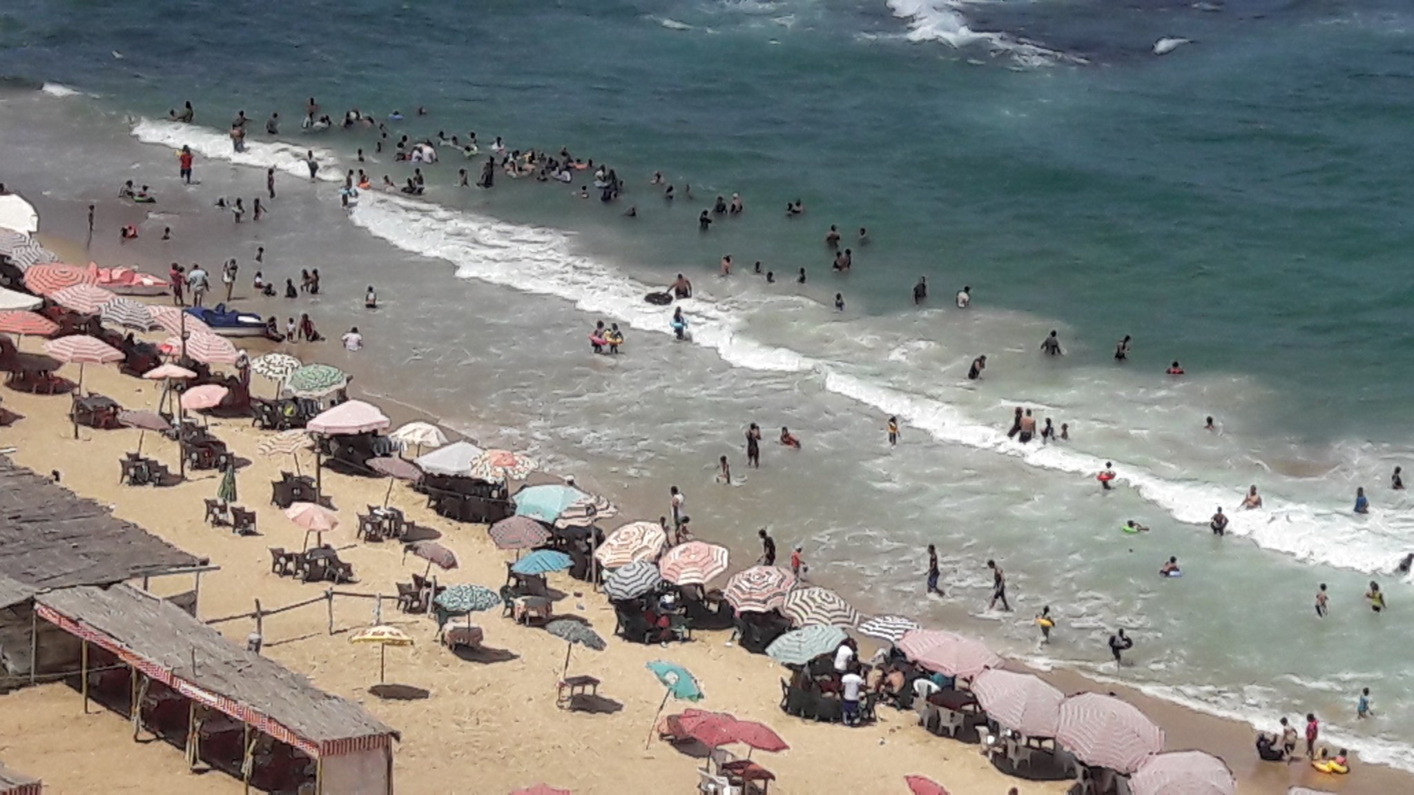 اقبال كبير على الشواطئ و المتنزهات بالاسكندرية لليوم الثالث من عيد الاضحى (5)