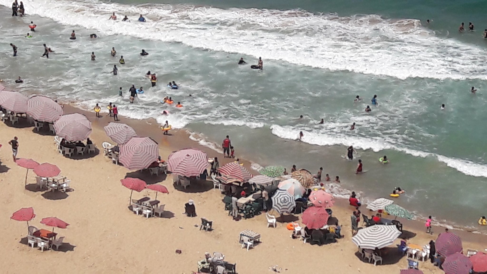 اقبال كبير على الشواطئ و المتنزهات بالاسكندرية لليوم الثالث من عيد الاضحى (4)