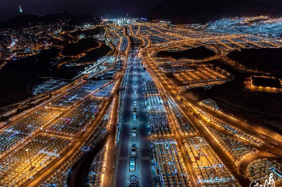 صور مذهلة للحج بعد مغيب الشمس