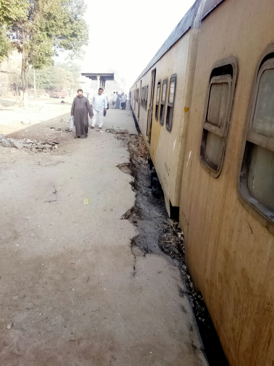 تساقط رصيف قطار محطة الخانكة وابوزعبل (2)
