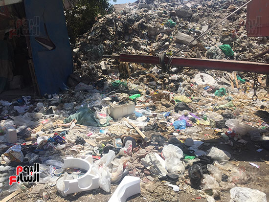 القمامة-ومخالفات-تحاصر-شارعى-الأمين-وناصر-بحى-المناخ-ببورسعيد-(25)