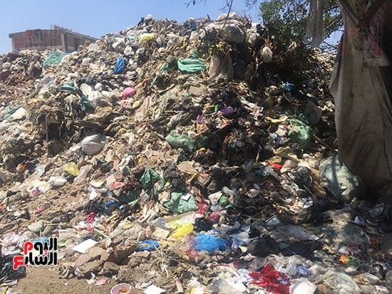 القمامة-ومخالفات-تحاصر-شارعى-الأمين-وناصر-بحى-المناخ-ببورسعيد-(20)