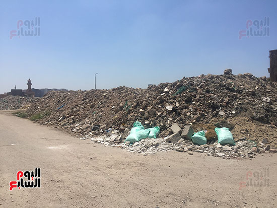 القمامة-ومخالفات-تحاصر-شارعى-الأمين-وناصر-بحى-المناخ-ببورسعيد-(27)