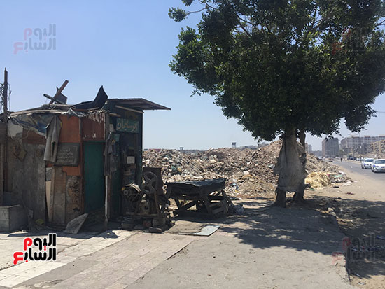 القمامة-ومخالفات-تحاصر-شارعى-الأمين-وناصر-بحى-المناخ-ببورسعيد-(2)