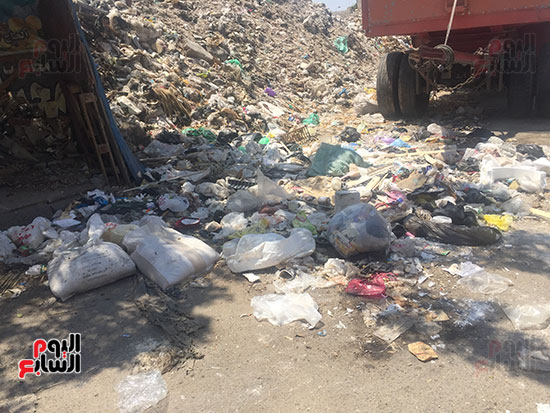 القمامة-ومخالفات-تحاصر-شارعى-الأمين-وناصر-بحى-المناخ-ببورسعيد-(24)