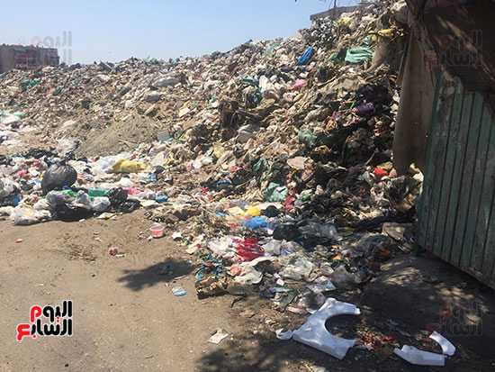 القمامة-ومخالفات-تحاصر-شارعى-الأمين-وناصر-بحى-المناخ-ببورسعيد-(23)