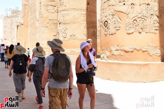 جانب من توافد السياح علي معابد الاقصر الفرعونية