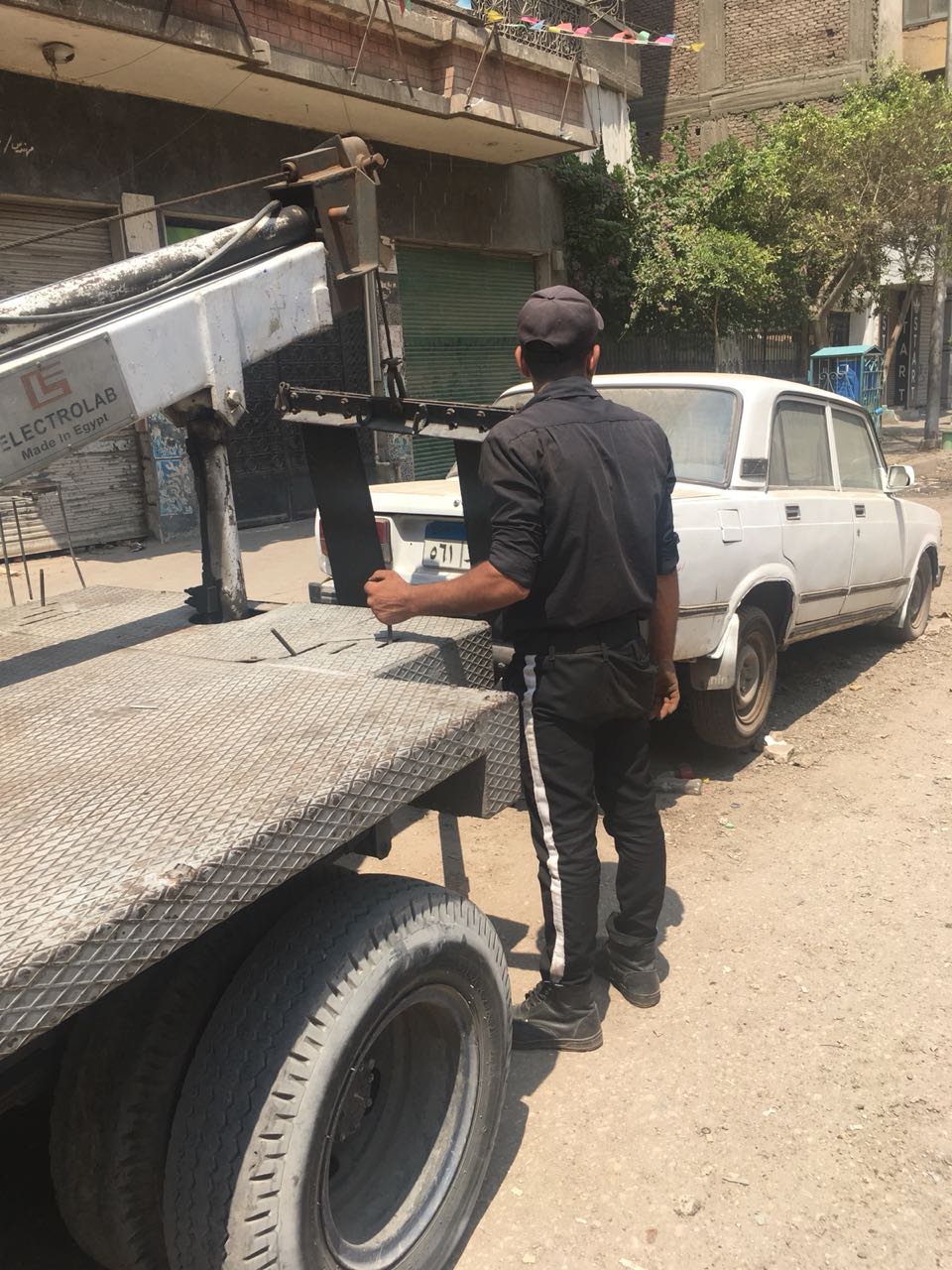رفع السيارات من الشوارع