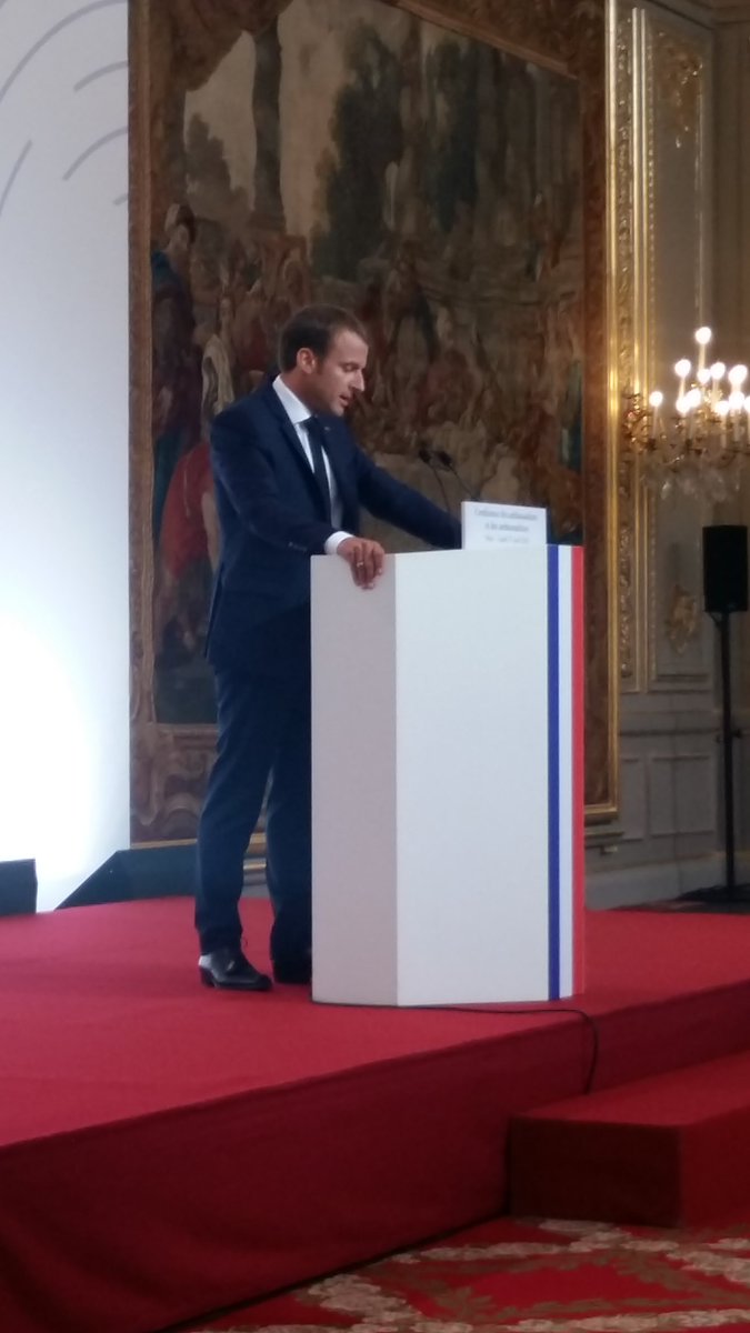 ماكرون يلقى كلمة افتتاح قمة سفراء فرنسا