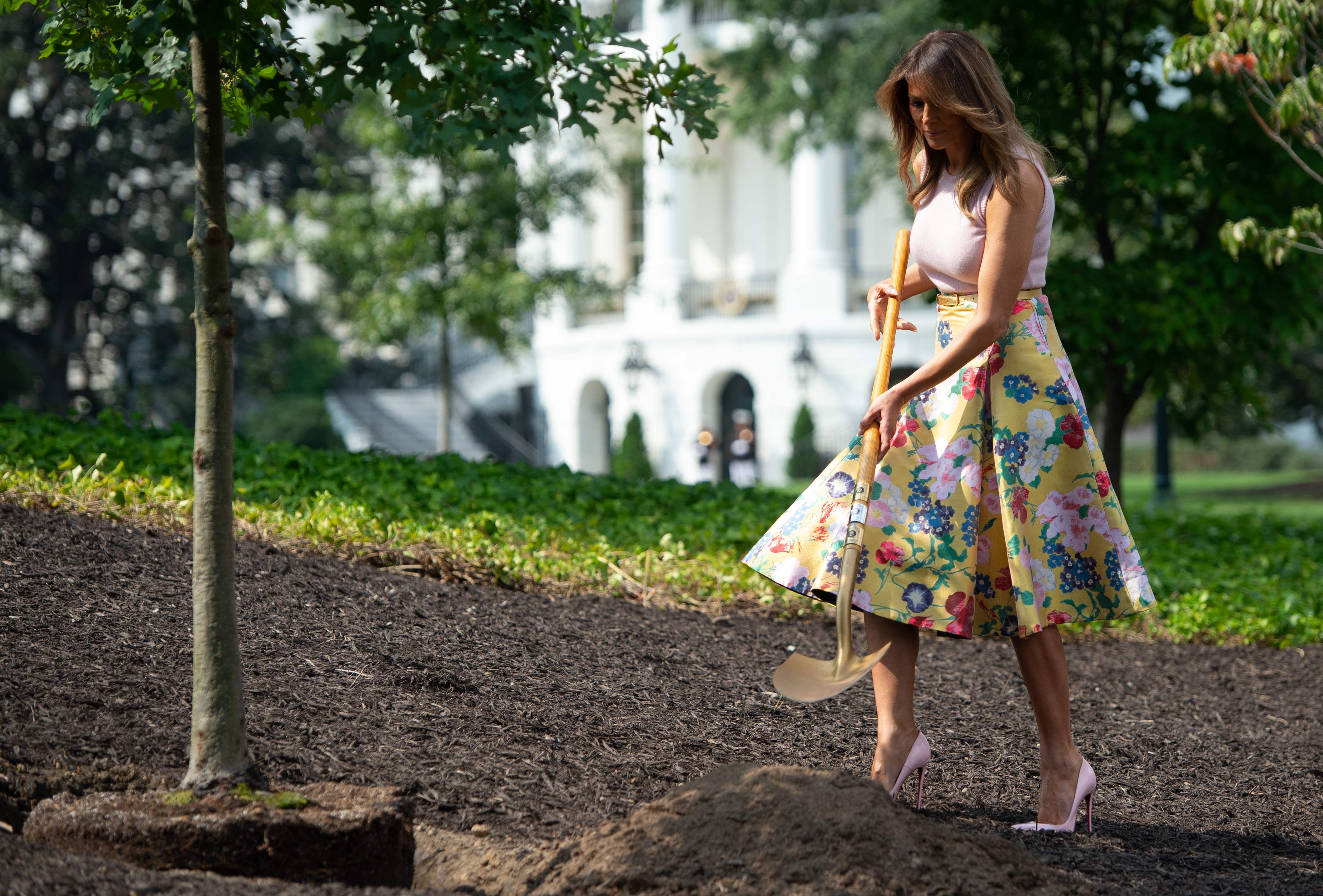 وصول ميلانيا ترامب لحديق البيت الأبيض 
