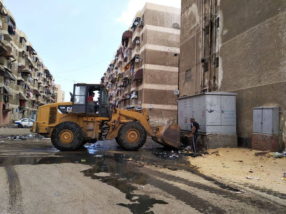 أحياء بورسعيد تواصل أعمال رفع القمامة والمخلفات (4)