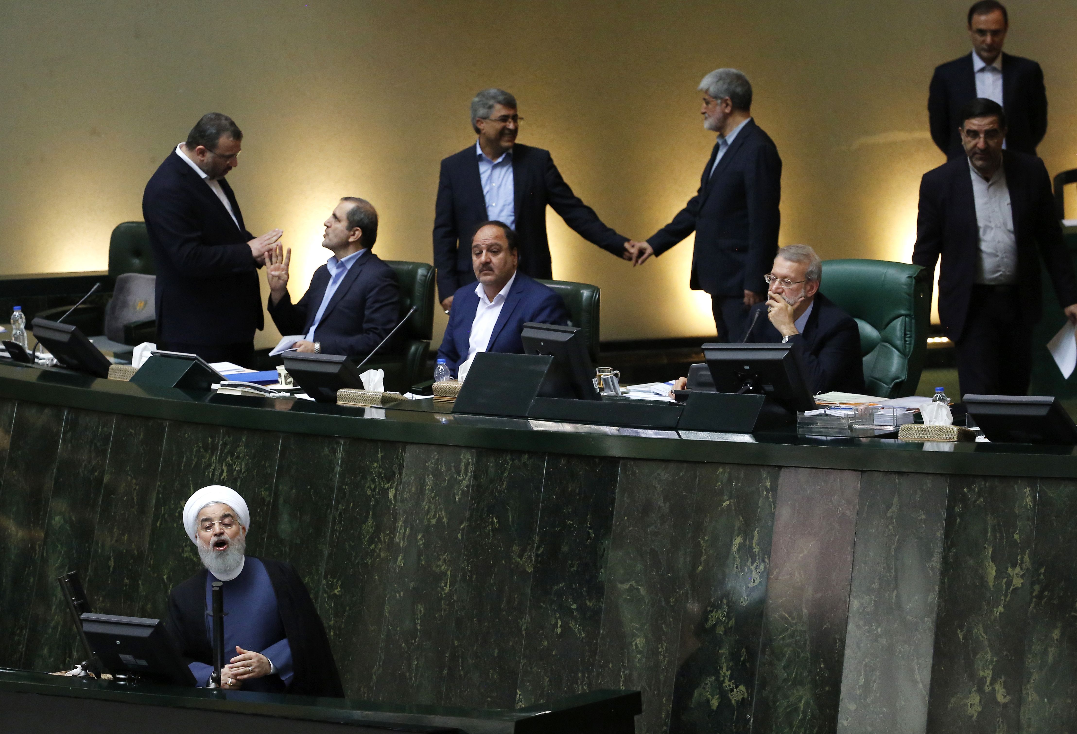روحانى فى خطابه أمام البرلمان الإيرانى