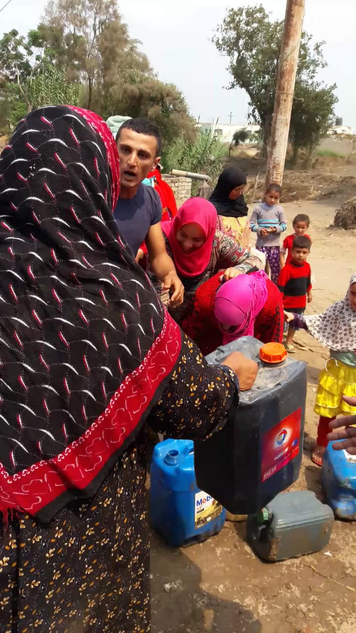 معاناة أهالى قرية الرمالي فى الشرقية من انقطاع مياه الشرب  (1)