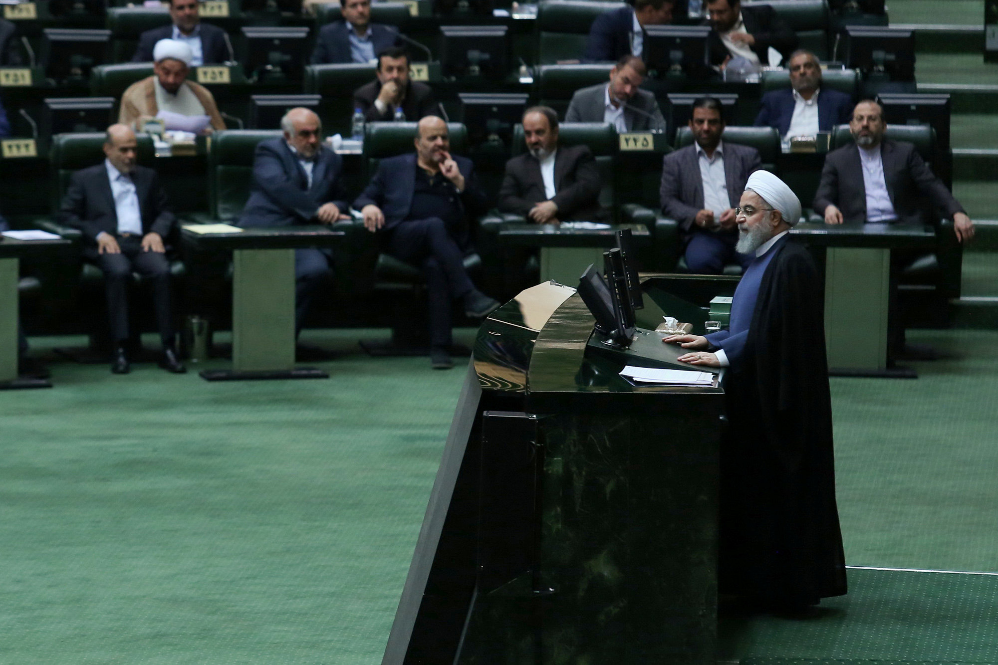 روحانى أثناء خطابه أمام البرلمان الإيرانى