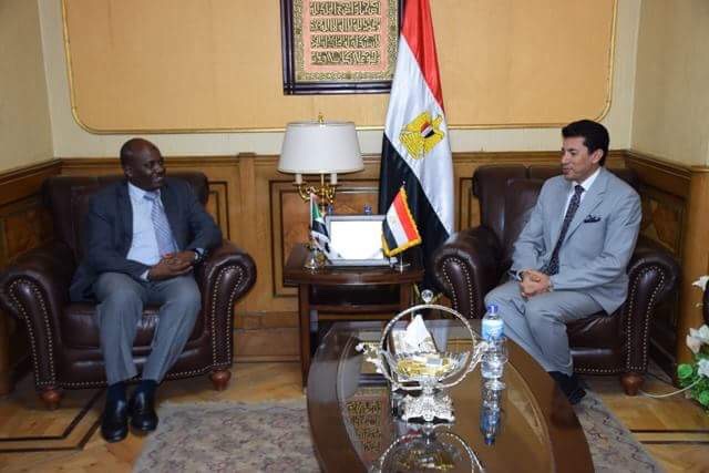 وزير الرياضة يتحدث لوزير الشباب السودانى
