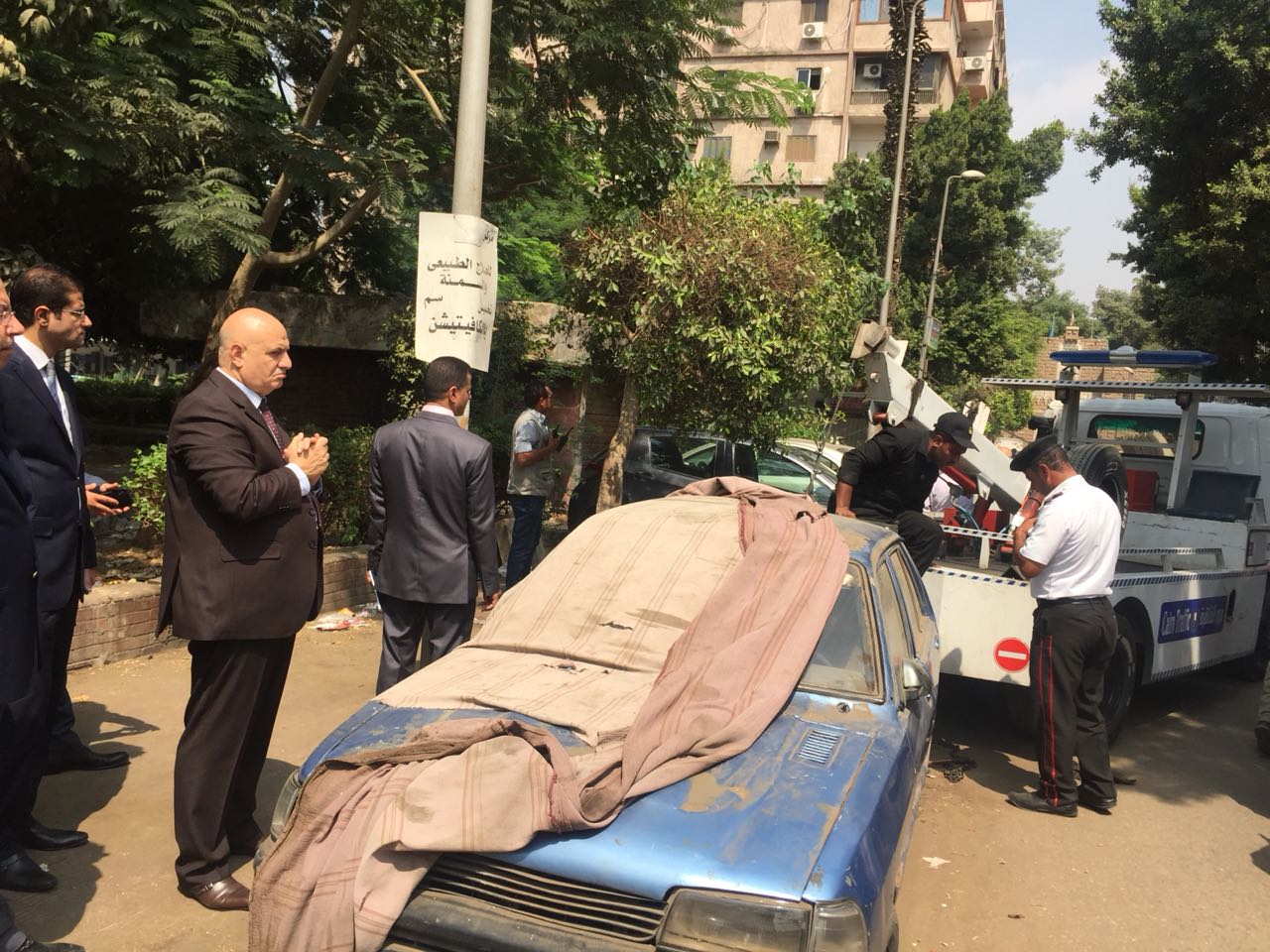 مدير أمن القاهرة يتابع رفع السيارات المتهالكة