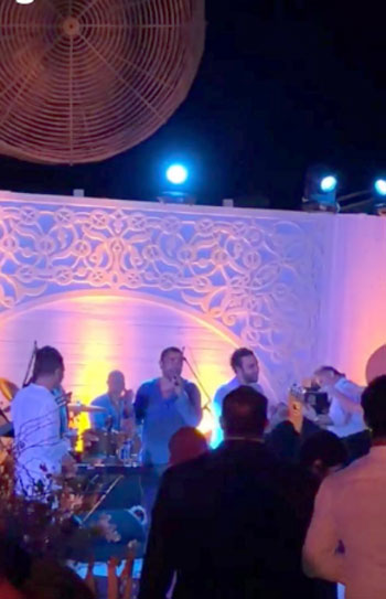 عمرو-دياب-ومحمد-إمام-خلال-حفل-الزفاف