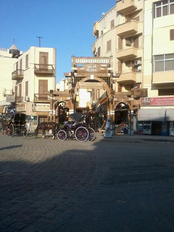 مدخل السوق السياحى بشارع المحطة