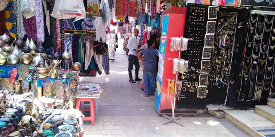 السوق السياحى بشارع المحطة وشارع سافوى نسخة أقصرية من "خان الخليلي"