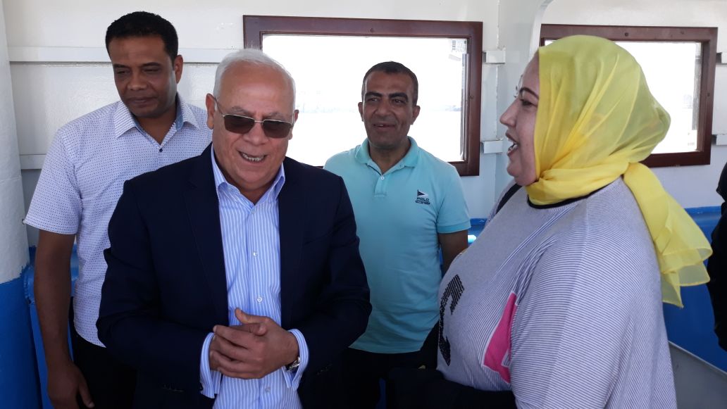 محافظ بورسعيد يلتقي بالمواطنين  (3)