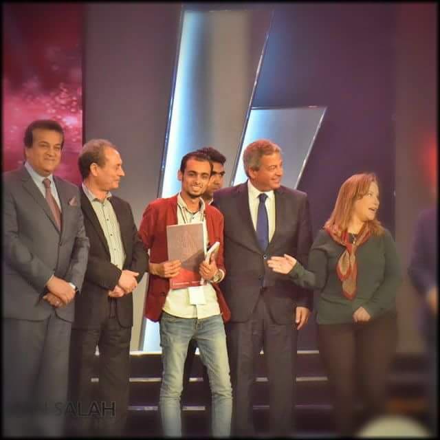 الكاتب ضياء الدين خليفة أثناء تكريمه بجائزة وزارة الشباب