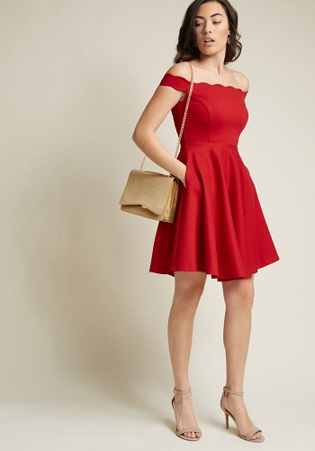 فستان أحمر أنيق مناسب للحفلات الرسمية أو شبه الرسمية
