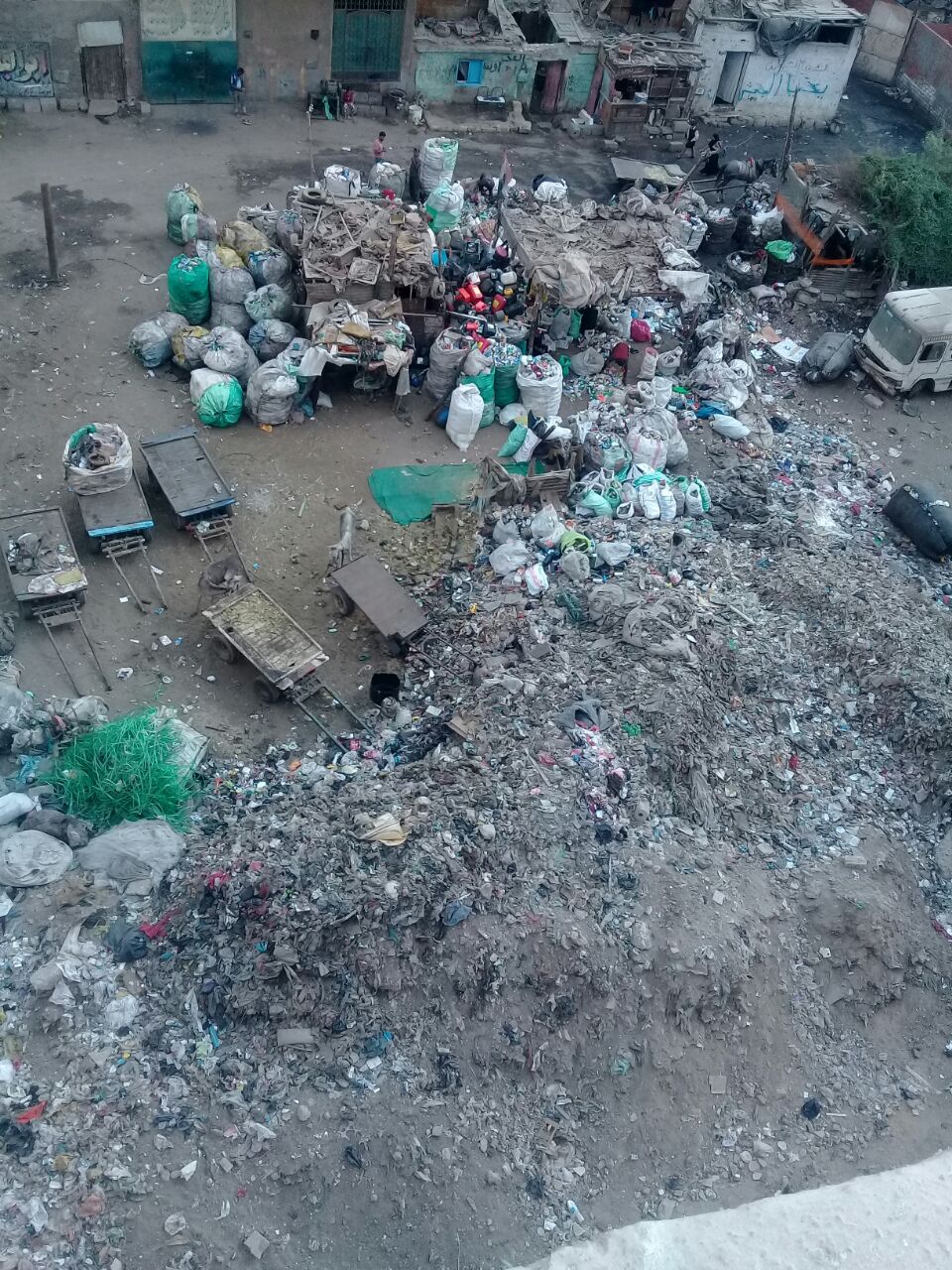 القمامه تحاصر سكان الاسكان الاجتماعى فى شبرا  (2)