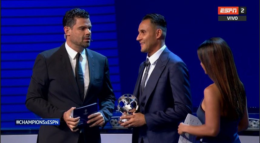 نافاس يتسلم جائزة افضل لاعب فى اوروبا 2018