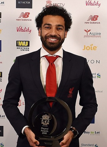 محمد صلاح يتلقى جائزة أفضل لاعب فى ليفربول