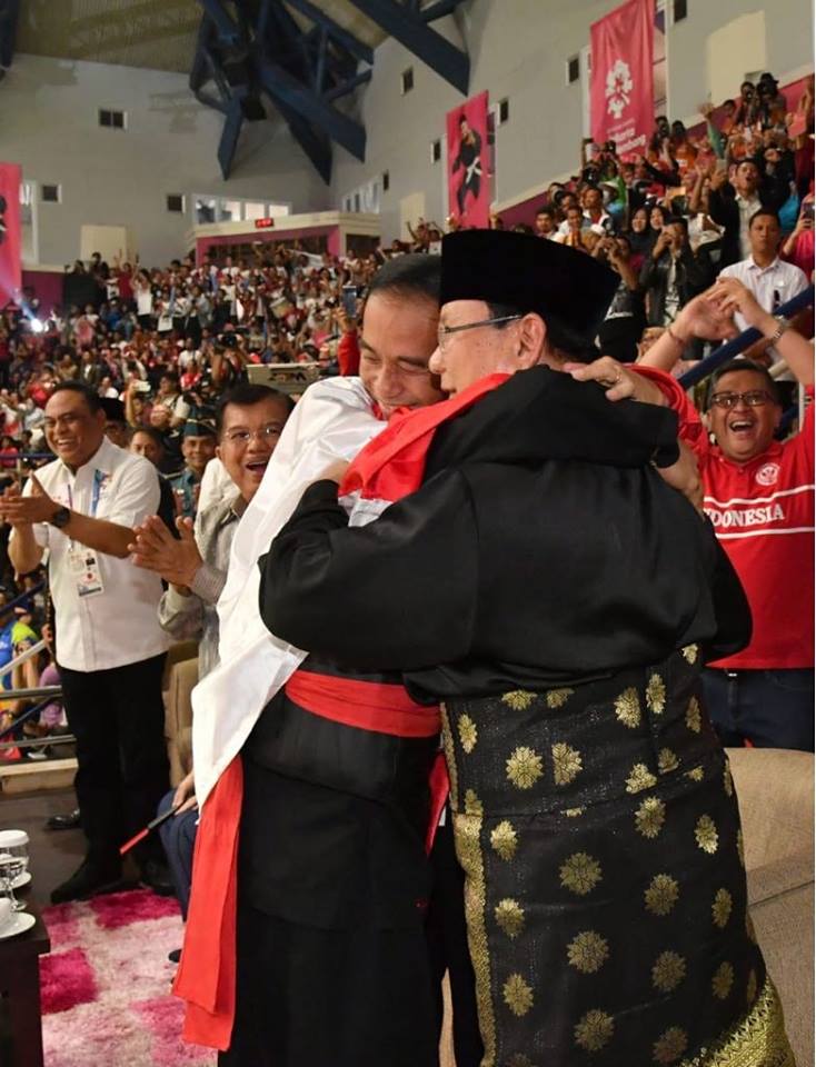 رئيس إندونيسيا يحتفل بإنجازات رياضيو بلاده
