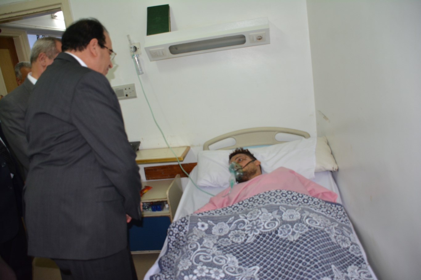 محافظ الدقهلية يزور مصابي حادث بورسعيد (3)