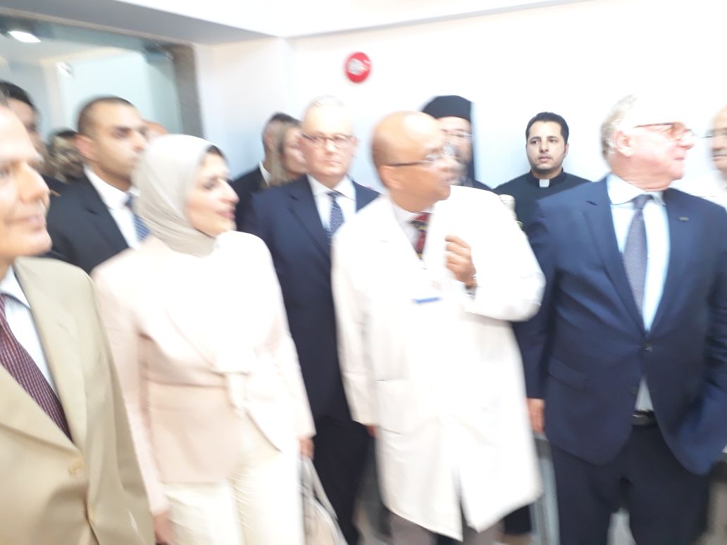 وزيرة الصحة ووزير الخارجية الايطالية خلال زيارة المستشفى