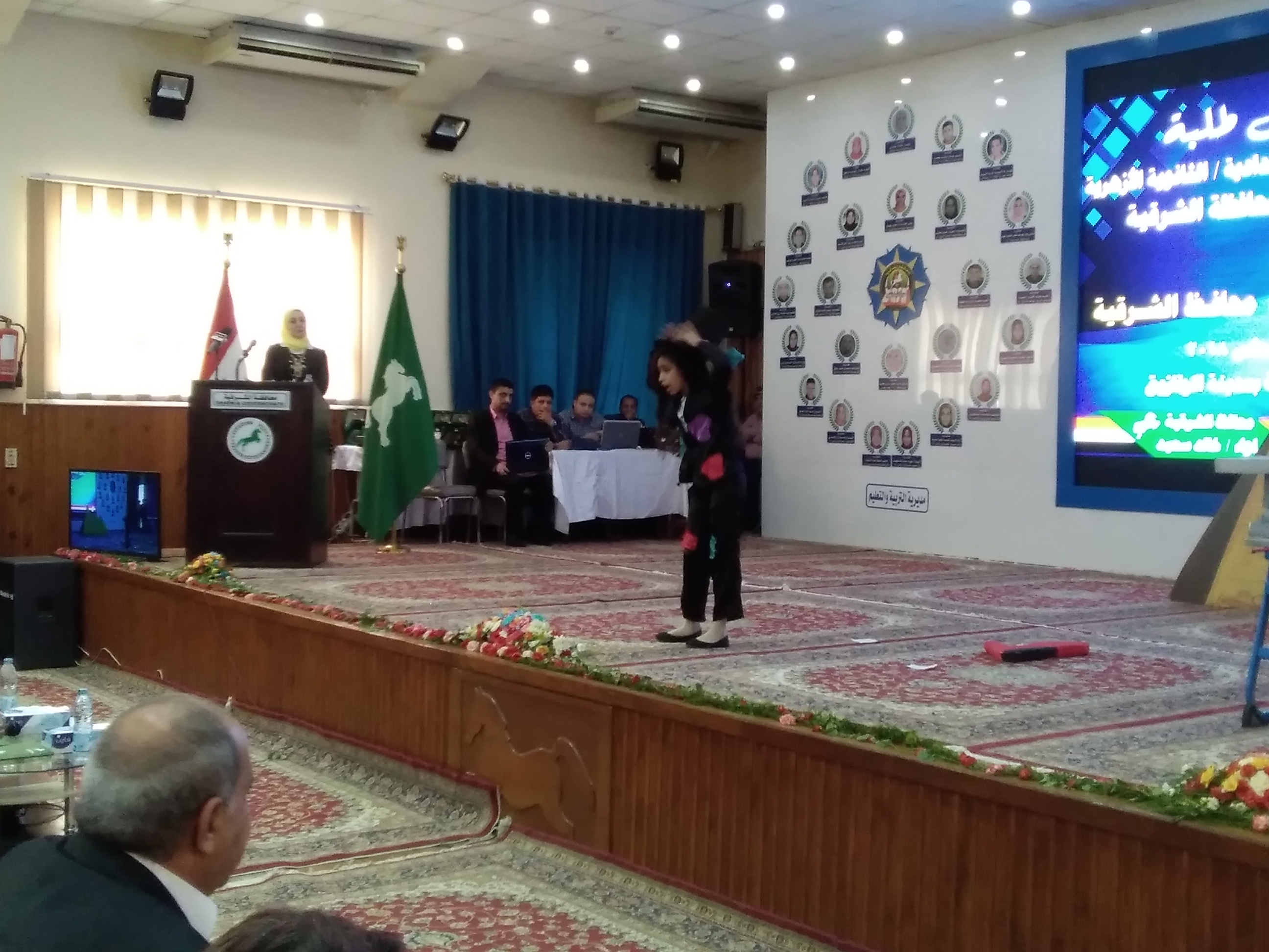 طلاب الشرقية يقدمون منولوج لفؤاد المهندس و فيروز طلاب الشرقية يقدمون منولوج لفؤاد المهندس و فيروز