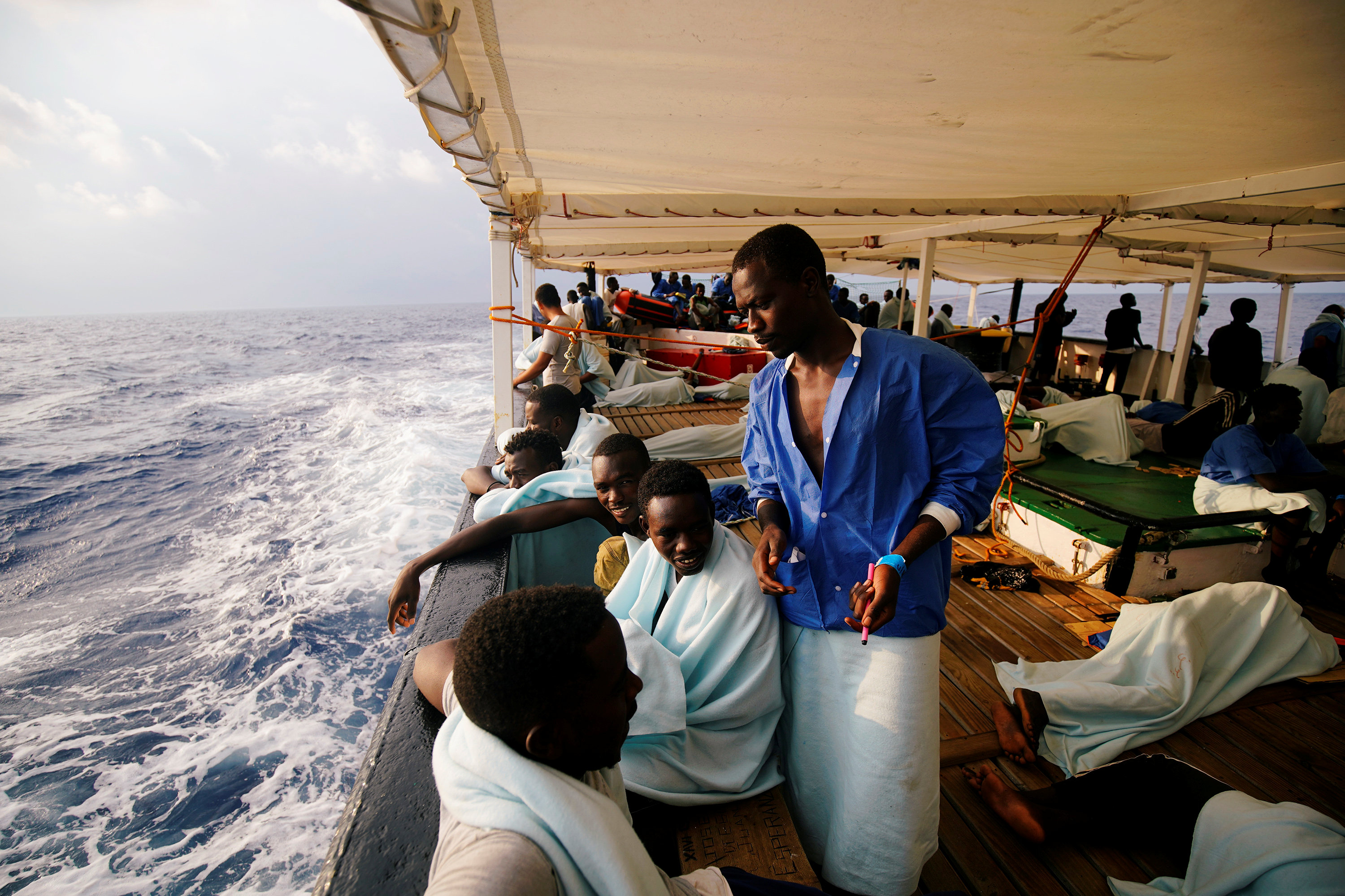 إنقاذ مهاجرين فى البحر المتوسط